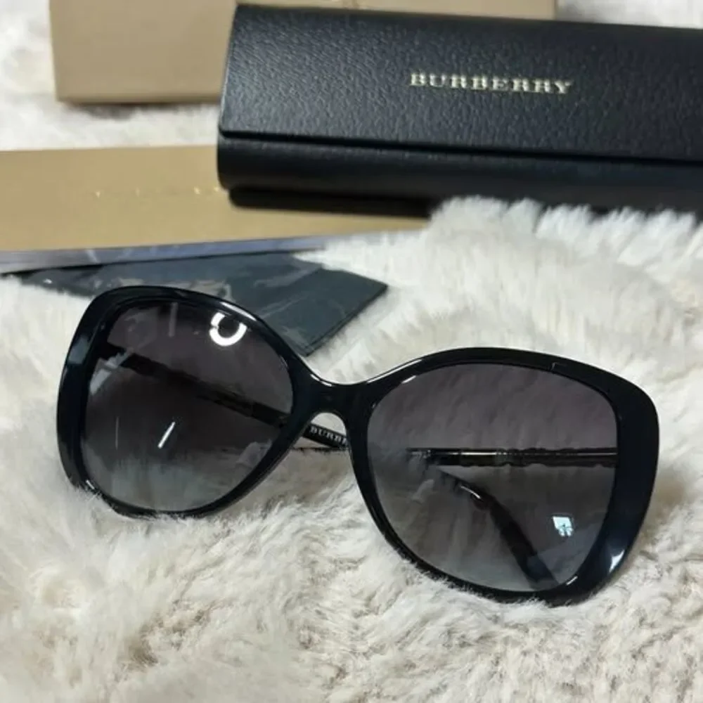 NEW Burberry BE4237 Women’s Oversized Square Sunglasses